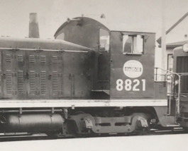 Indiana Harbor Belt Railroad IHB #8821 NW2 Electromotive Photo Blue Island IL - £7.46 GBP