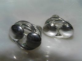 Vintage Interlocking Open Circles w Two Shiny Solid Silvertone Disks Screwback - £8.65 GBP