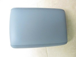 OEM 2013 Chevrolet Chevy Malibu Gray Leather Armrest 22909295 - £68.92 GBP