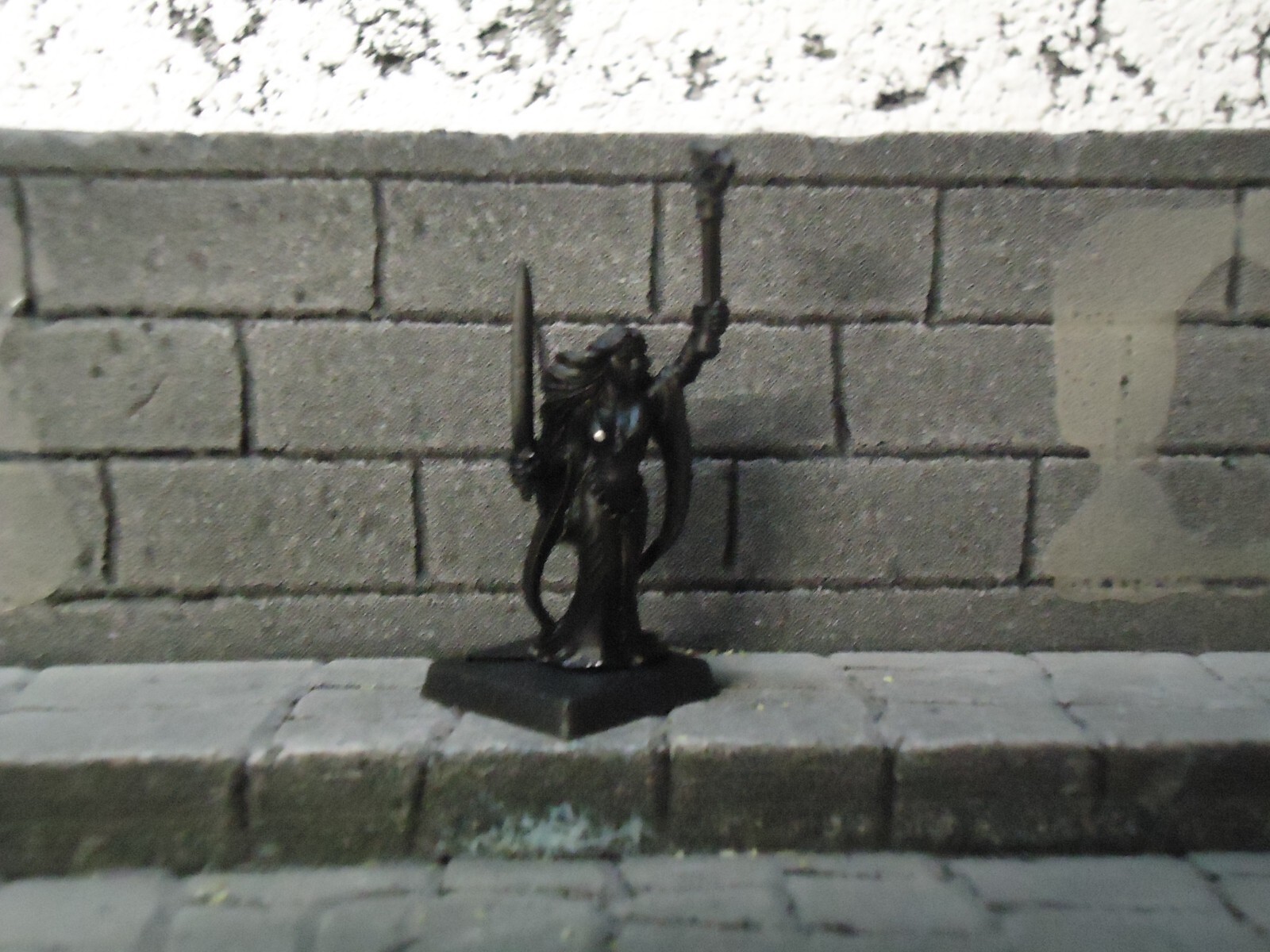 bretonnian damsel on foot warhammer fantasy metal - £18.60 GBP