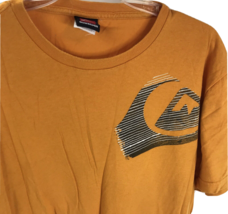 VINTAGE Quicksilver T-Shirt Men Size L Yellow Gold Graphic Logo Tee Surf skate - $18.77
