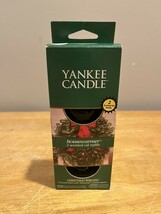 Yankee Candle Christmas Wreath Housewarmer Scent Plug Oil Refills Twin Pack - $331.70 MXN