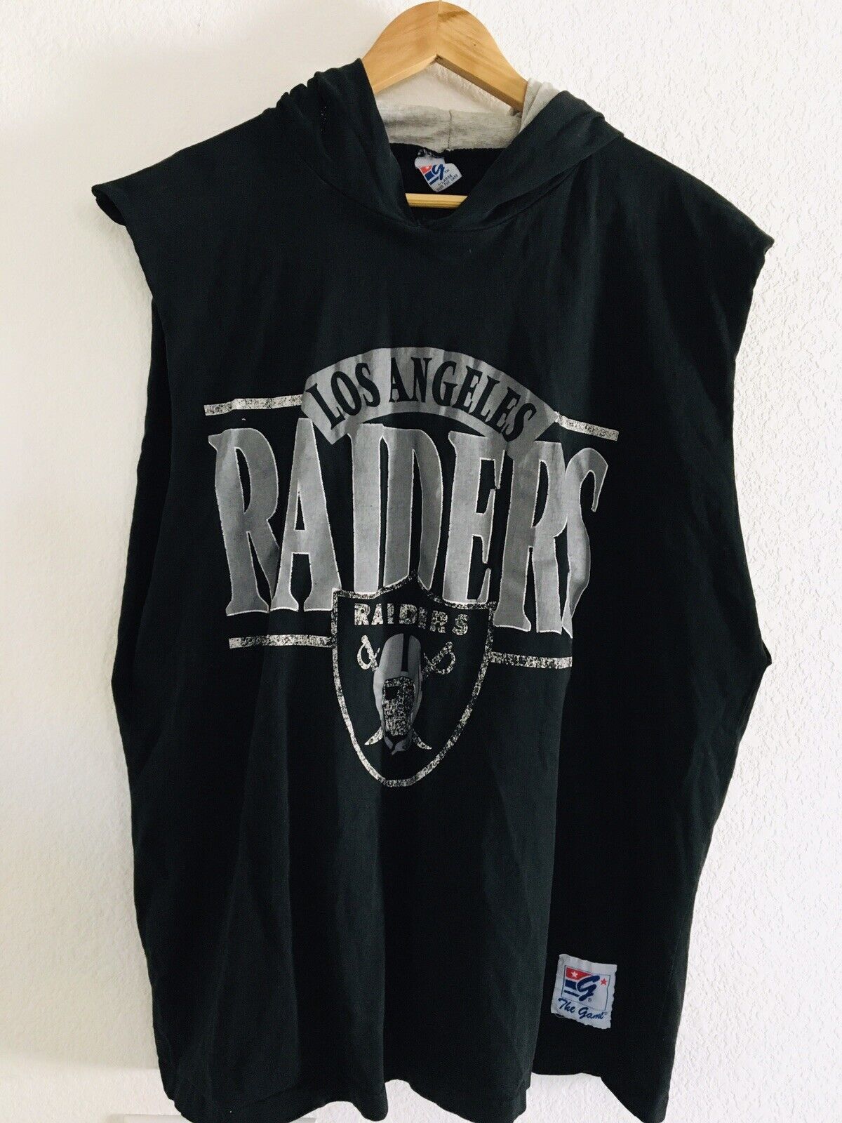 Vtg 90’s THE GAME NFL Los Angeles RAIDERS Cut-off Sleeves Hoodie Sweatshirt XL - $76.00