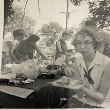 Found B&amp;W Photo Family At Picnic Pretty Young Woman Glasses 1950s - £7.07 GBP