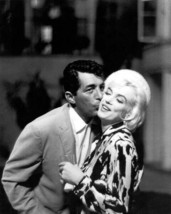 Dean Martin kisses Marilyn Monroe Somethings Gotta Give unfinished movie Poster - £18.08 GBP