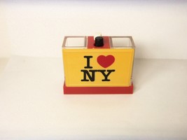 Whirley - I Love New York Push Button Salt &amp; Pepper Shakers Vintage Unused - £15.78 GBP
