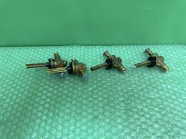 WP8286559 (x1)  WP8286560 (x2)  WP4456817 (x1) Whirlpool Cooktop Valve Set - $73.10