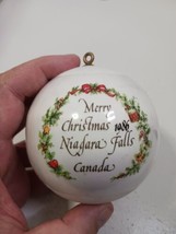 Vintage Merry Christmas Niagara Falls Canada 1986 Satin Ball Ornament - £7.90 GBP