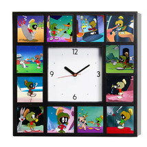 Marvin The Martian Scenes Clock with 12 pictures - £25.02 GBP
