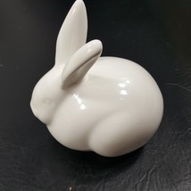 White porcelain Bunny rabbit Easter Bunny 4 1/2 inches tall 5 inches wide AGGD1 - £6.27 GBP