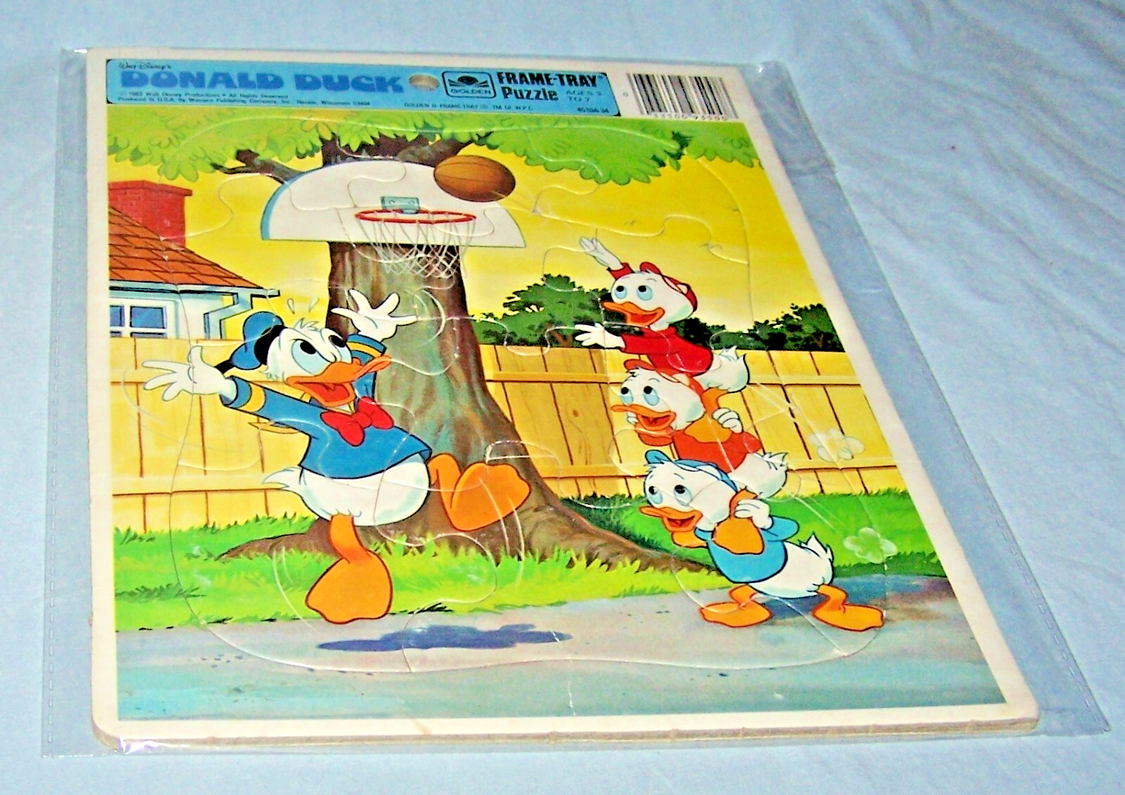 1983 Golden Frame-Tray Puzzle-WD-Donald Duck &amp; Nephews Play Basketball - $9.50