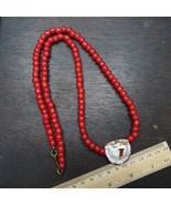 White patina Agate Amulet With 8mm Venetian Red Whiteheart Beads Necklace - $1,398.90 MXN