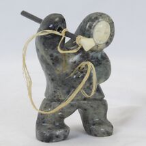 B Amos Indigenous Hunter Native Art Signed Carved Stone Alaska Aleut Eya... - €235,16 EUR