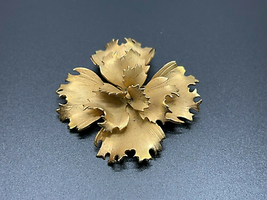 Vintage Signed GIOVANNI Gold Tone Flower Brooch/Pin - £11.01 GBP