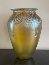 Vintage Signed Orient &amp; Flume 1984 Gold Iridescent Pulled Feather Glass Vase - £391.73 GBP