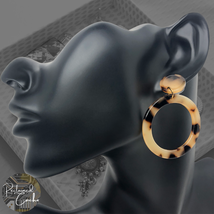 Women Tan Brown Tortoise Shell Design Hoop Circle Lightweight Post Back Earrings - £11.80 GBP