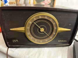 Vintage RCA Victor Golden Throat AM/FM Radio Bakelite 1-R-81  - tunes and works! - £58.39 GBP