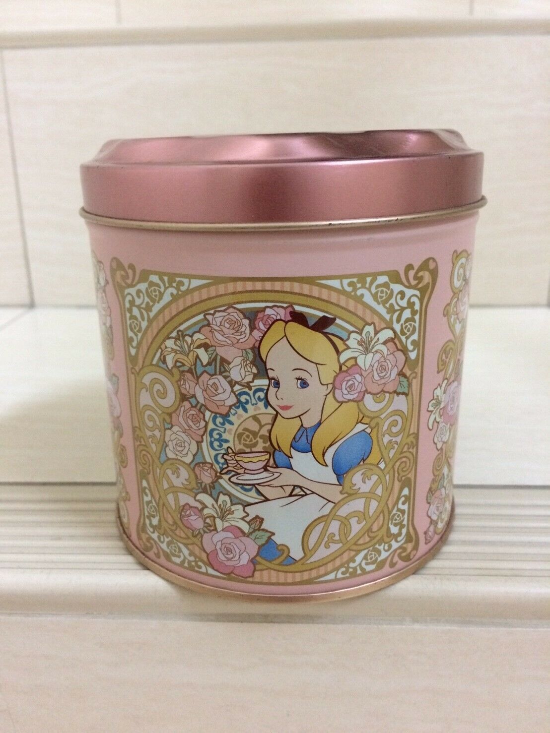 Tokyo Disney Resort Alice in Wonderland Sweet Cookie Jar Box. Very Rare - $29.00