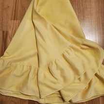 Vintage Farmhouse Yellow Round Ruffle Table Cloth 69 Inch - £19.70 GBP