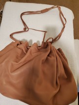Elizabeth and James Dex Medium Nappa Leather Shoulder Bucket Bag. Nude. ... - €239,86 EUR