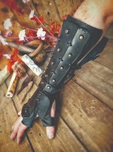 Samurai leather bracers, larp or cosplay leather and metal bracers for fantasy - £112.61 GBP