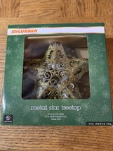 Sylvania Gold Metal Star Treetopper - $269.98 MXN
