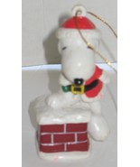 Vtg Santa Snoopy Chimney Peanuts Christmas Ornament United Feature Syndi... - $163.20 MXN