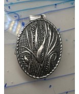 Vintage Large Marshes Floral Photo Locket Pendant - $709.59 MXN