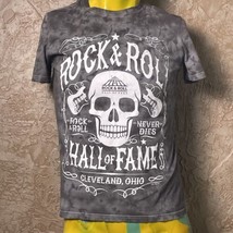 Rock and Roll Hall Of Fame Size Med Gray Cleveland Ohio T Shirt Size Small - £8.83 GBP