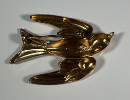 Vintage Coro Pegasus Gold Tone Brooch Pin Bird - £15.82 GBP