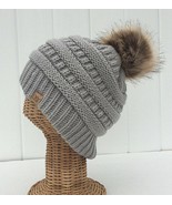Gray Knit Crochet Beanie Winter Ski Hat With Faux Fur Pom Pom &amp; Plush Li... - £9.76 GBP