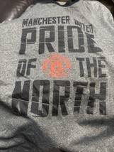 MANCHESTER UNITED Football Pride Of The North Gray SS T Shirt Size Small - $12.73