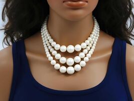 Triple Strand Cream Bead Necklace, Mid Century Japan - €27,33 EUR