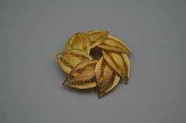 Gold Tone Filigree Round Brooch Vintage Costume Jewelry Leaf Pattern 1 1... - £13.55 GBP