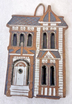 Victoria Littlejohn Ceramics Victorian House Wall Plaque Trivet Stoneware - $341.48 MXN