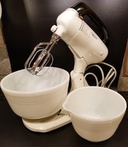 Working Vintage Hamilton Beach Stand Mixer Model M, Beaters &amp; 2 Milk Glass Bowls - £89.16 GBP