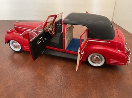 Signature Models 1938 Red Cadillac V16 Diecast 1:18 w/ FREE SHIPPING - $67.00