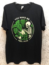 &quot;You Make Me Feel Alive&quot; Skeleton Men&#39;s Black Graphic T-shirt Size L - $18.55