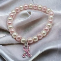 Breast Cancer Awareness glass pearl stretch bracelet - $460.94 MXN