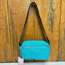 Skinnydip London Women&#39;s Millie Nylon Camera Heart Crossbody - $475.91 MXN