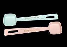 2 Vintage Chase &amp; Sanborn Instant Coffee Plastic Measuring Scoops Blue Pink - $19.79