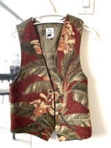 Max &amp; Mabel Women`s Vest Gold / Red and Green Tapestry Size Large - $15.83