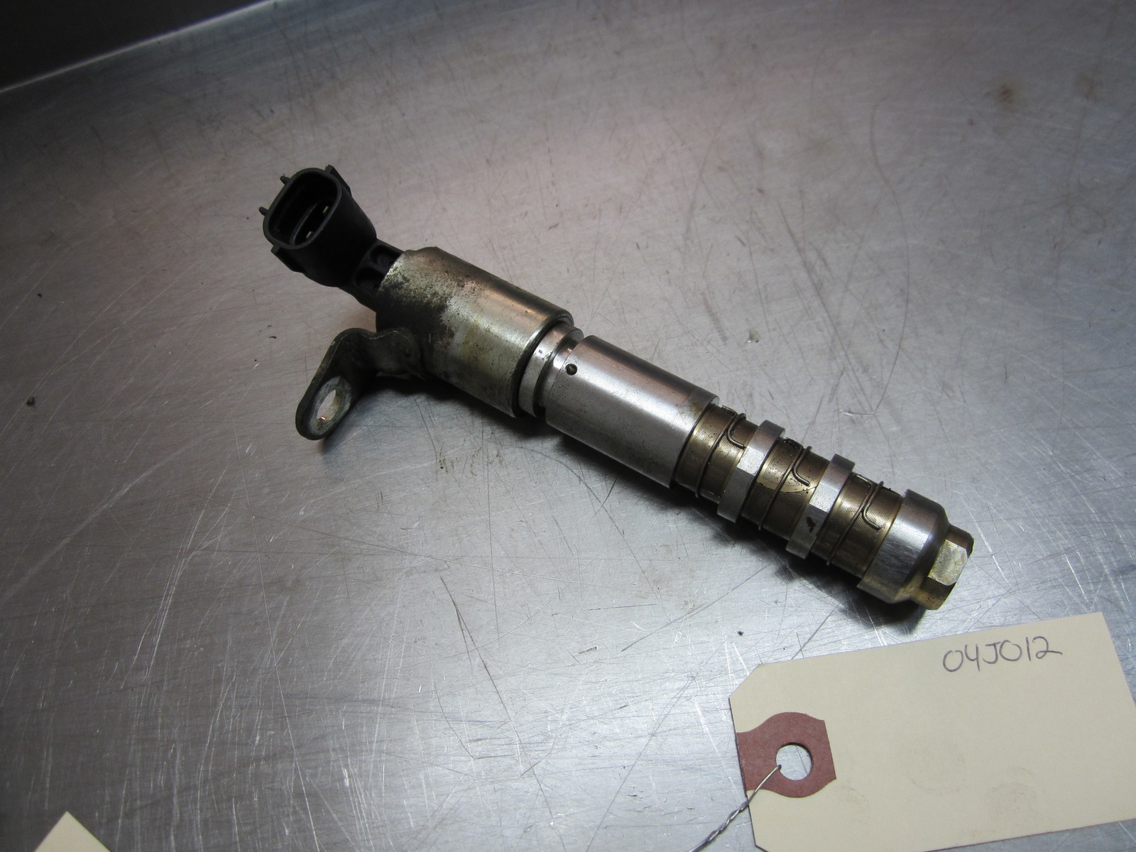 VARIABLE VALVE CAMSHAFT TIMING SOLENOID  From 2012 GMC ACADIA  3.6 12636175 - $25.99