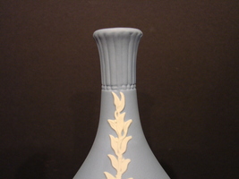  Wedgwood Blue Jasperware Small Teardrop Vase - £9.54 GBP