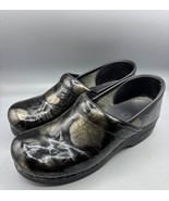 Dansko Clogs 41 Black Floral Embossed Leather Professional Clogs - $389.93 MXN