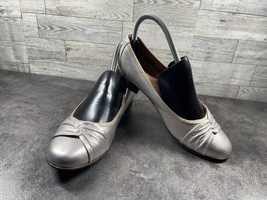 Clarks Ballet Flats Women 7M Unstructured Shoes Silver Leather Slip On C... - $27.54