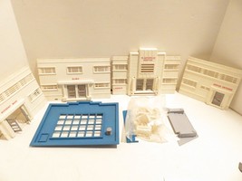 0/027 Building - Vintage Plasticville Hospital Kit W/FURNITURE - Exc. - B19 - £32.97 GBP