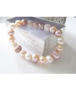EleganceWithFlair stretch bracelet of white and pink pearls - $340.71 MXN