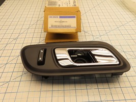 Ford AG1Z-5422600-AA Interior Door Handle Assembly Right RH - $26.98
