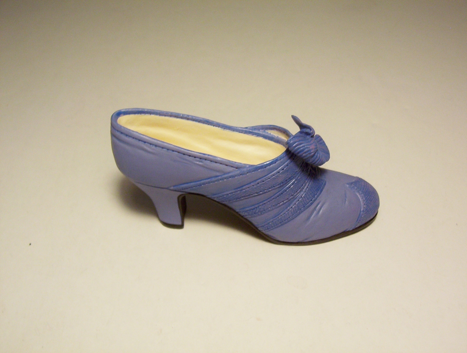 Just The Right Shoe Miniature Class Act 1999 Style 25042 Raine Willits - $4.99